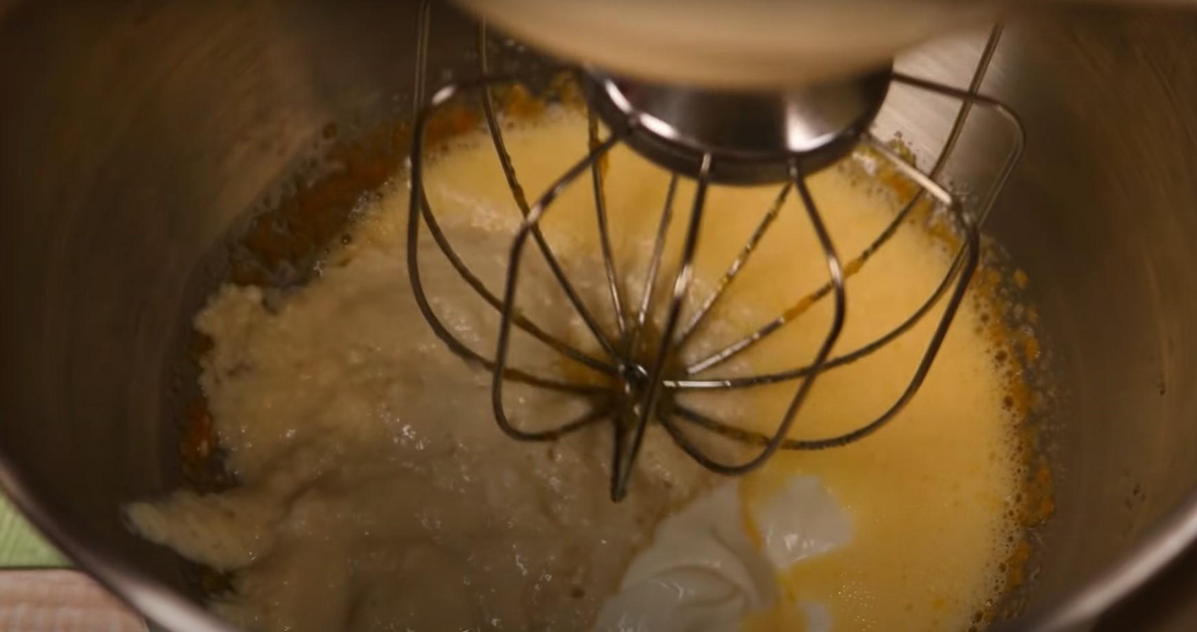 Recepta de pastís de Pasqua amb formatge cottage, sèmola i panses - Pas 8