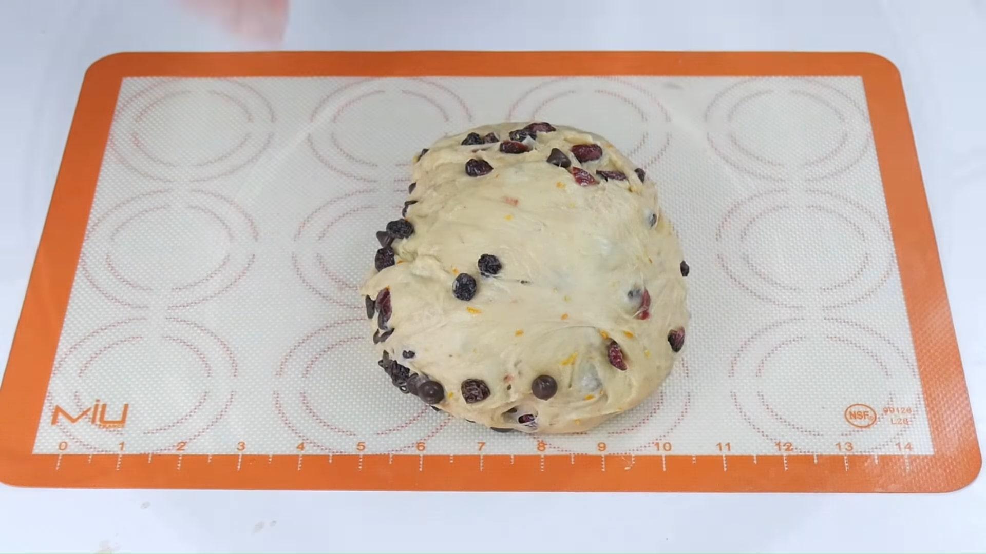 Recepta - Panettone de Nadal amb xocolata i panses - Pas 8