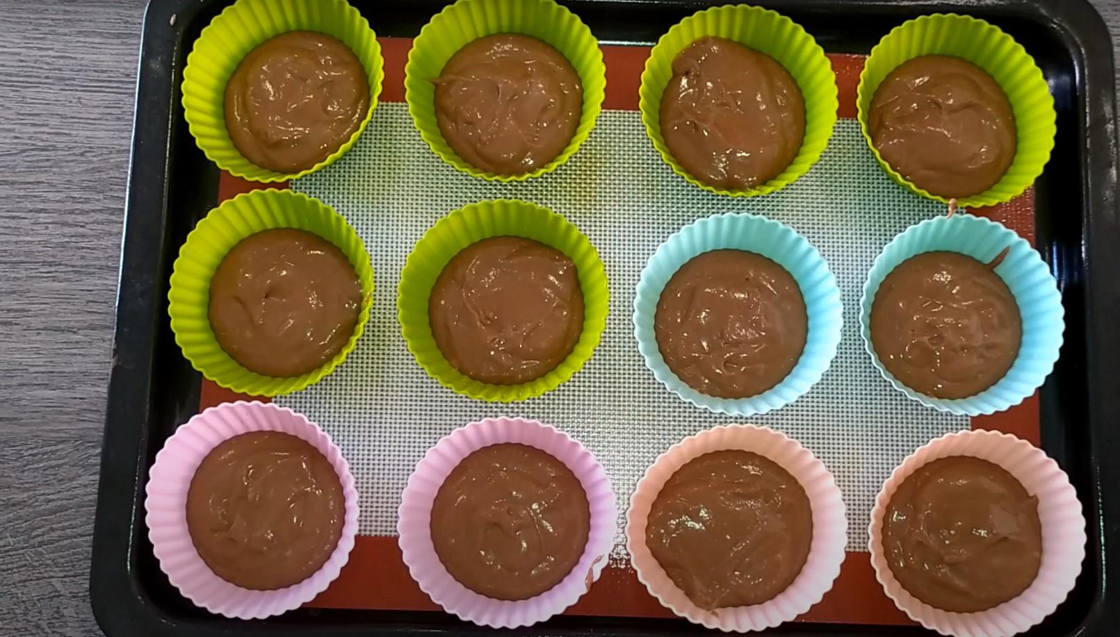 Recepta - Magdalenes de formatge cottage al forn amb cacau - Pas 8