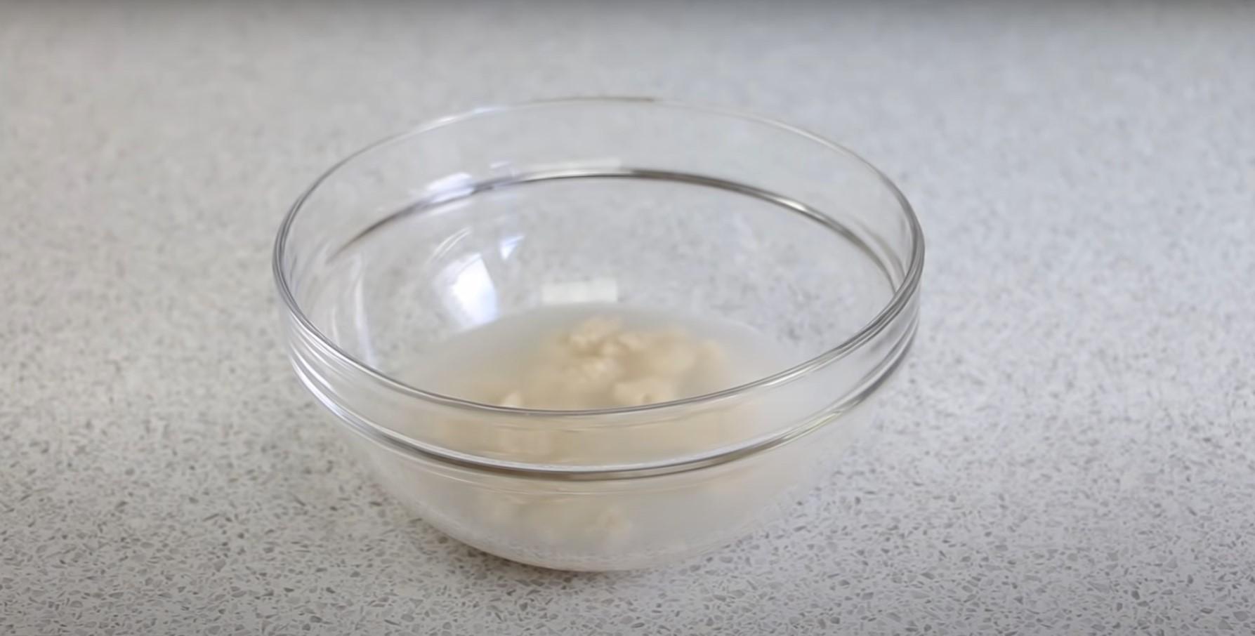 وصفة كعكة عيد الفصح باللبن الرائب والخميرة الطازجة - الخطوة 1