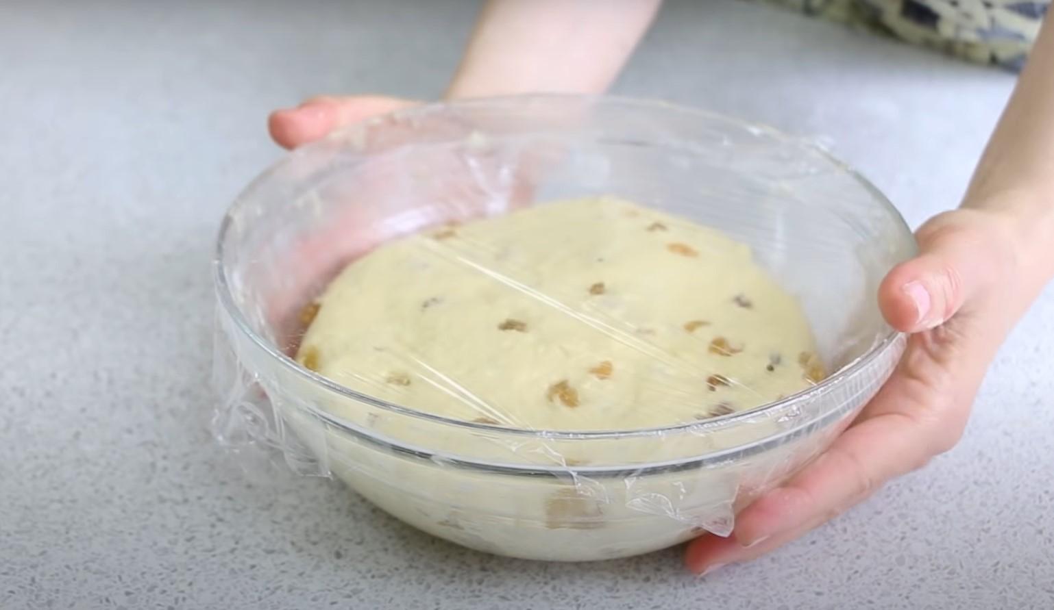 وصفة كعكة عيد الفصح باللبن الرائب والخميرة الطازجة - الخطوة 10