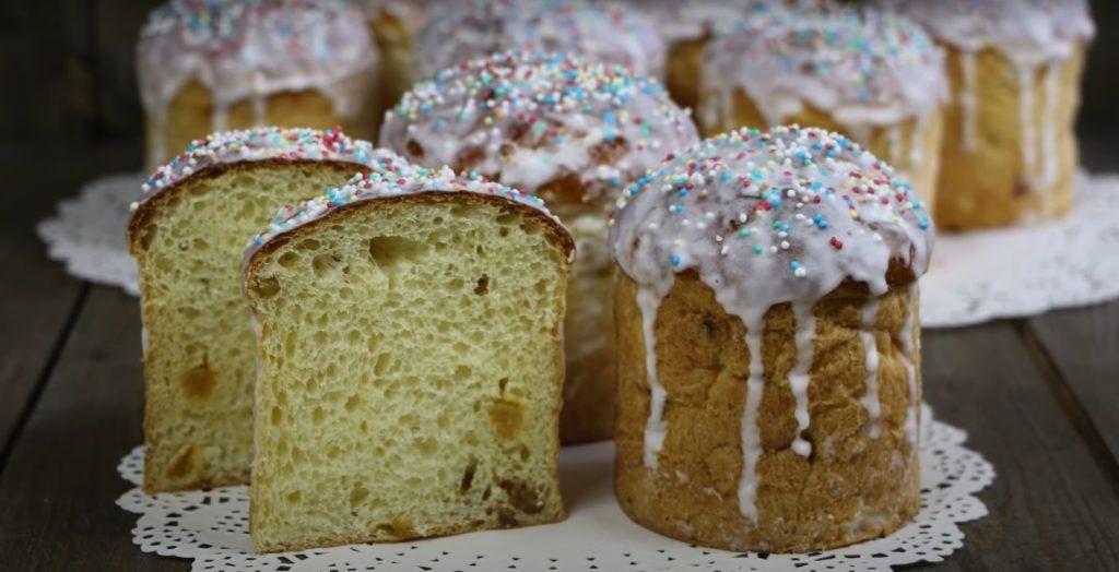 كعكة عيد الفصح المخمرة بالخميرة - صورة