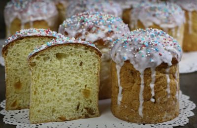 كعكة عيد الفصح المخمرة بالخميرة - صورة