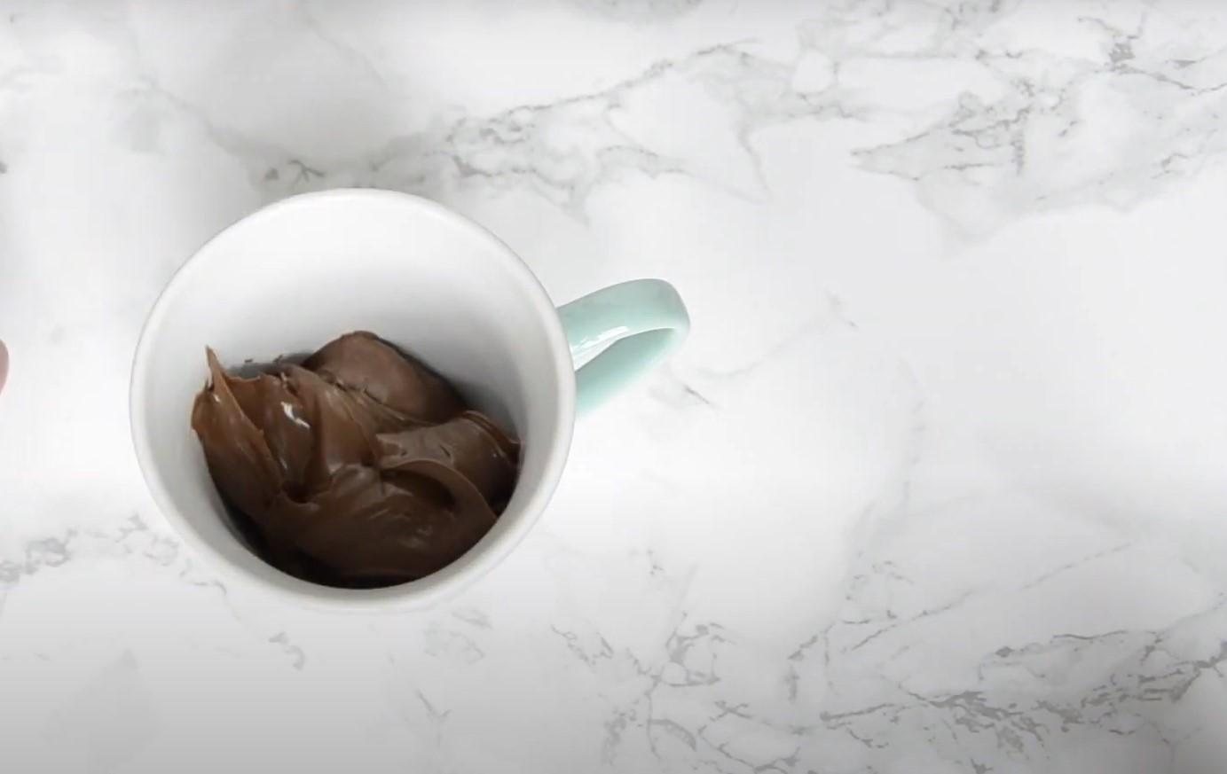 Recette - Gâteau au chocolat moelleux au micro-ondes en tasse - Étape 1