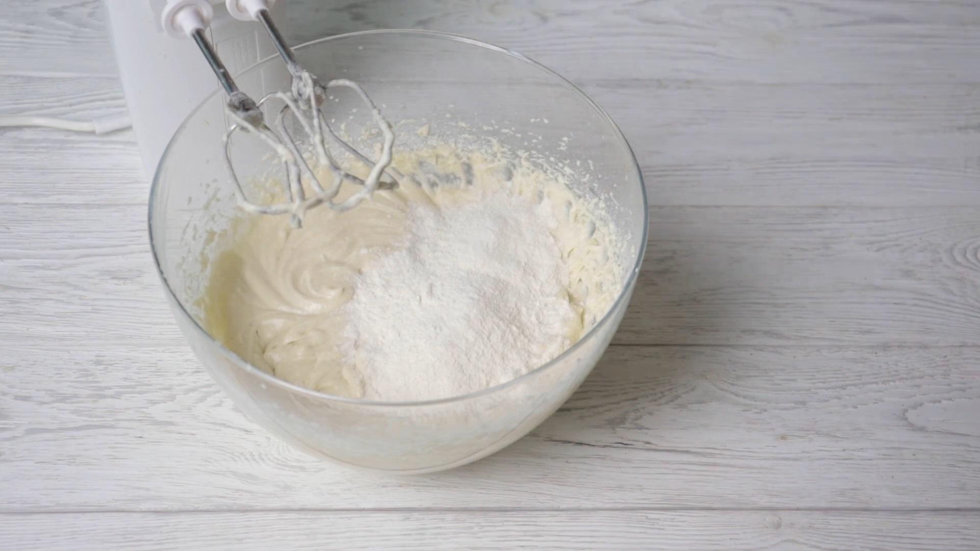 Recepta - Magdalenes amb xips de xocolata amb llet - Pas 4