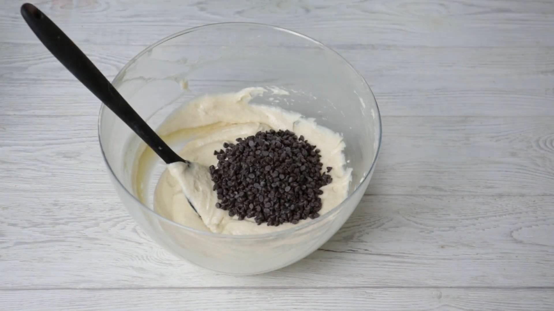 Recepta - Magdalenes amb xips de xocolata amb llet - Pas 5