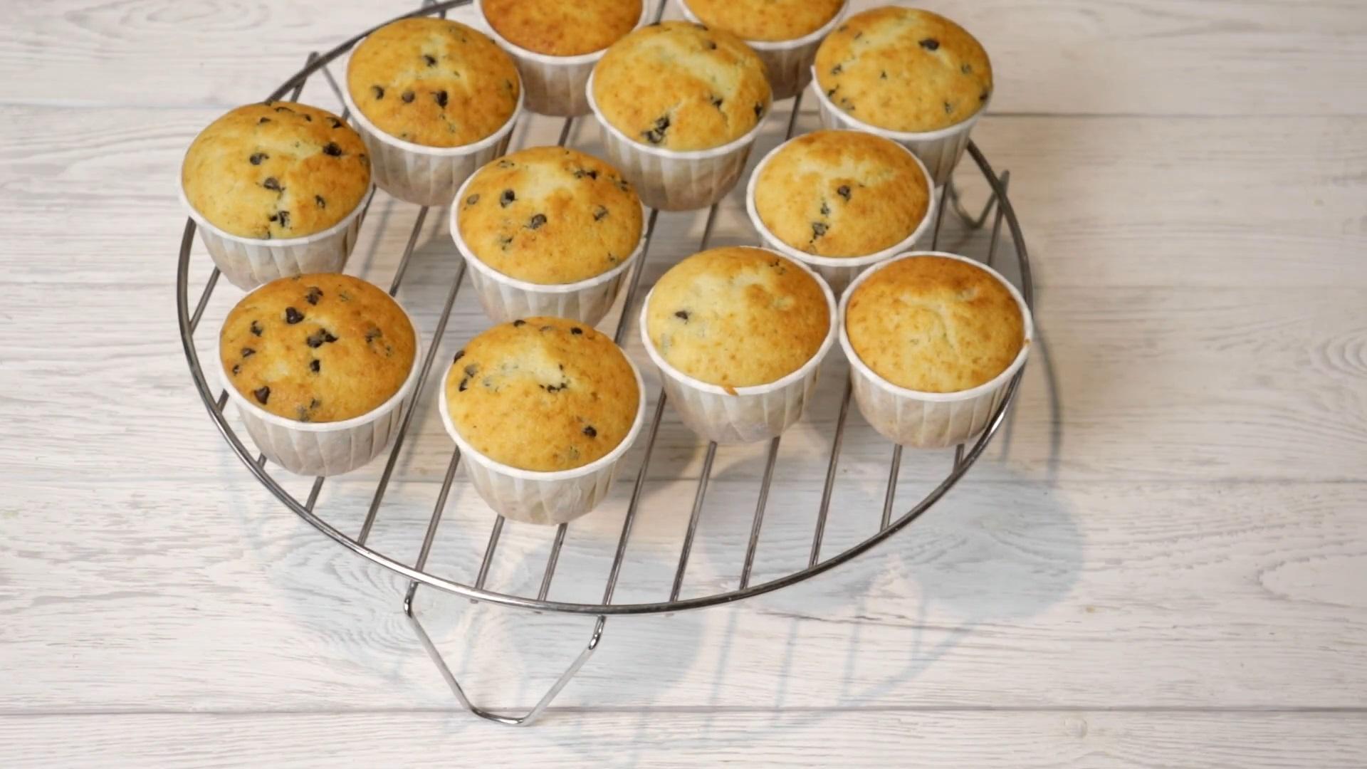 Recepta - Magdalenes amb xips de xocolata amb llet - Pas 7