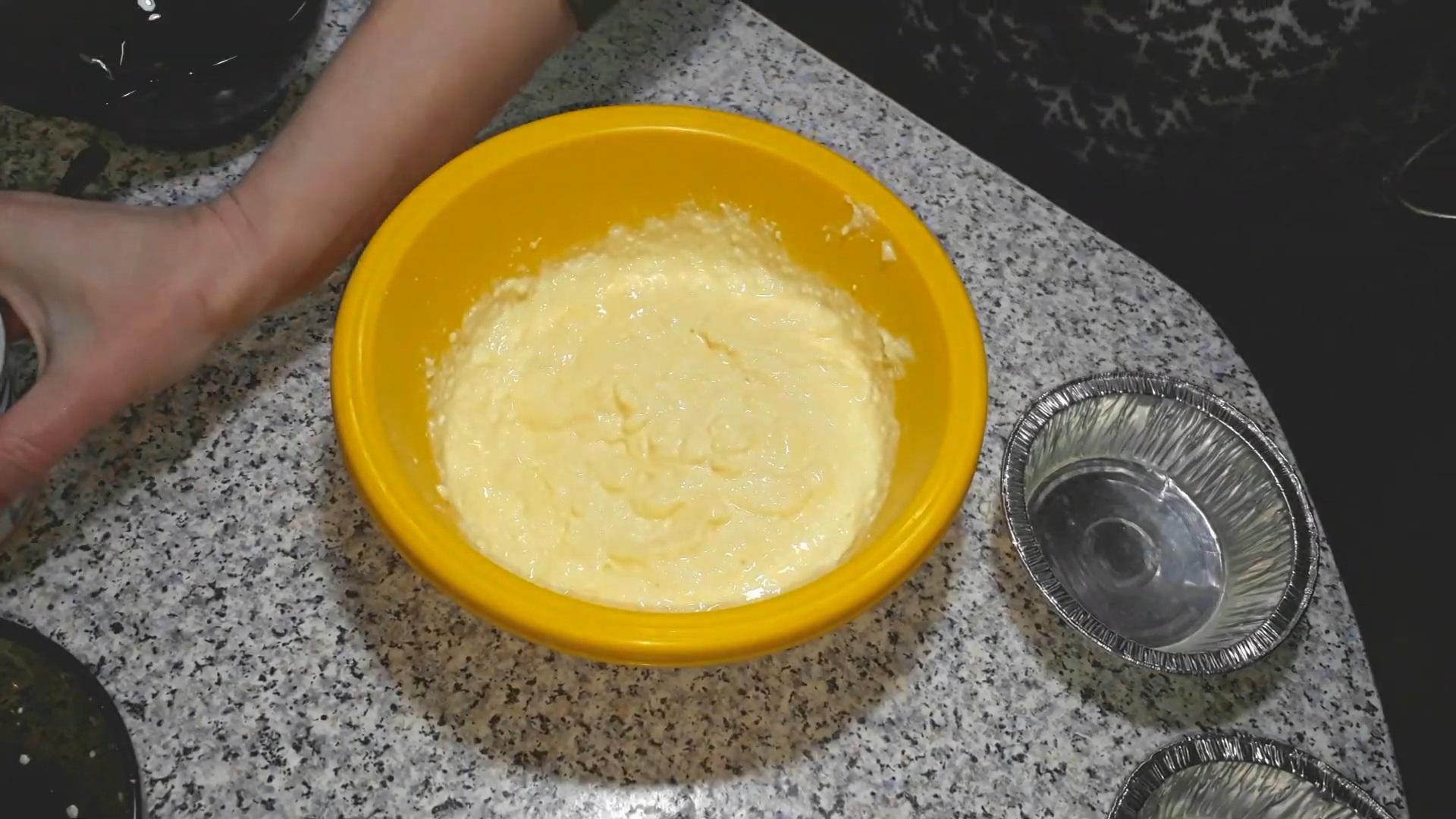 Recepta - Magdalenes de formatge cottage i crema agra - Pas 1