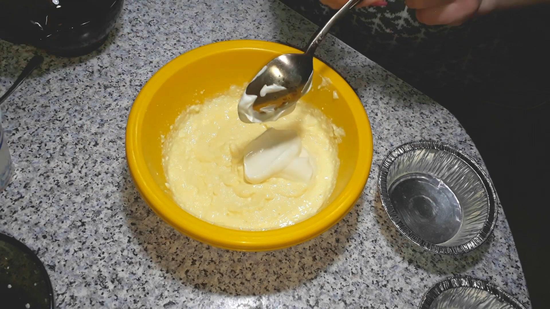 Recepta - Magdalenes de formatge cottage i crema agra - Pas 2