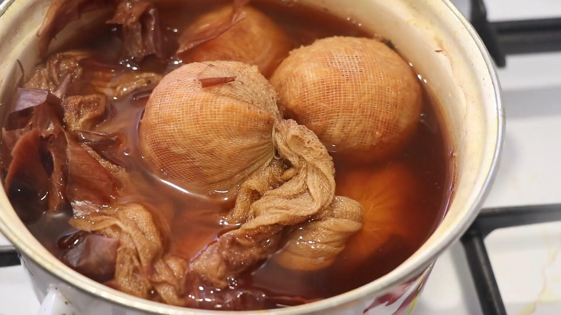 وصفة - بيض عيد الفصح المصنوع من قشور البصل مع تصميم الأرز - الخطوة 6