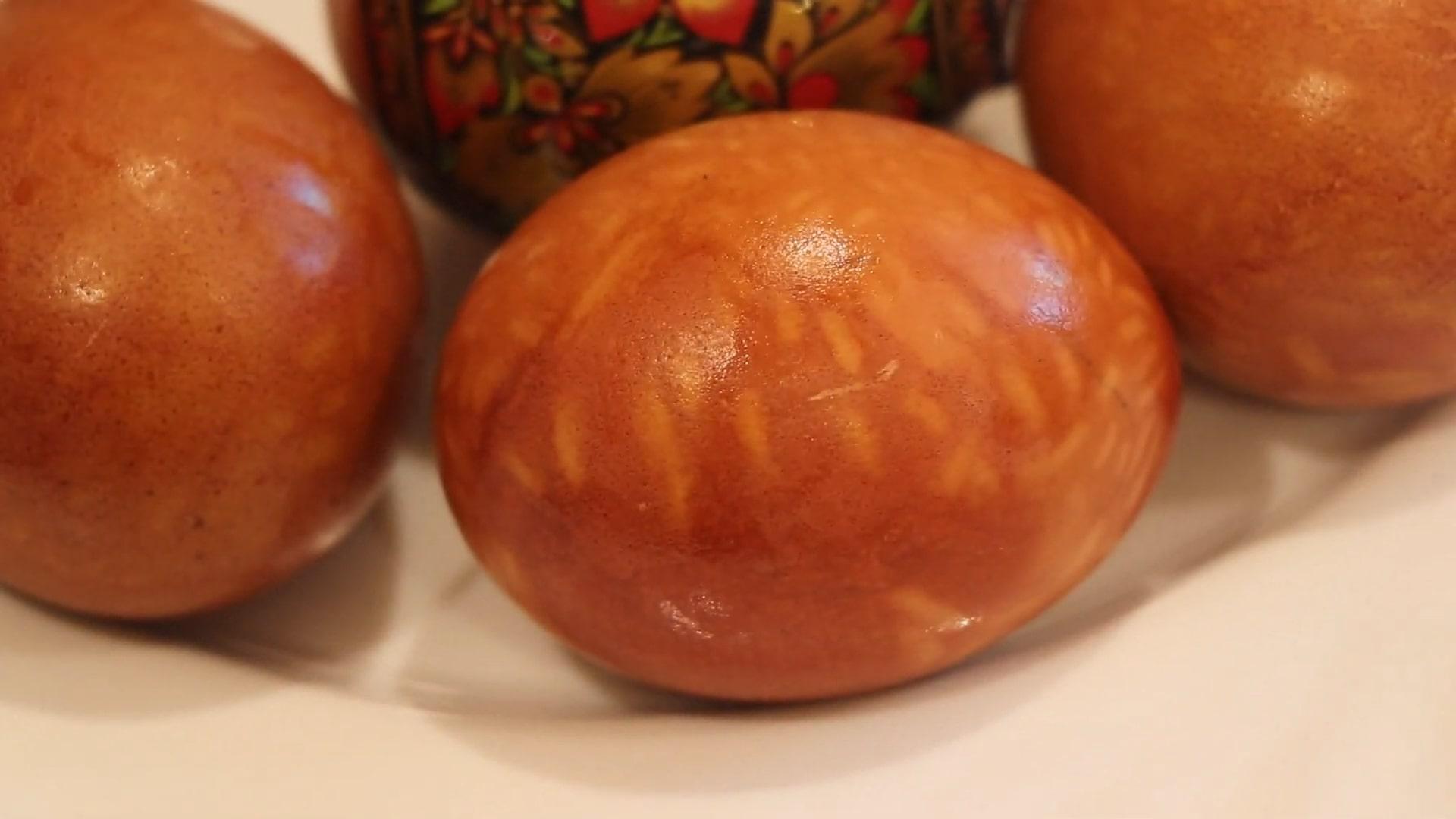 وصفة - بيض عيد الفصح المصنوع من قشور البصل مع تصميم الأرز - الخطوة 7