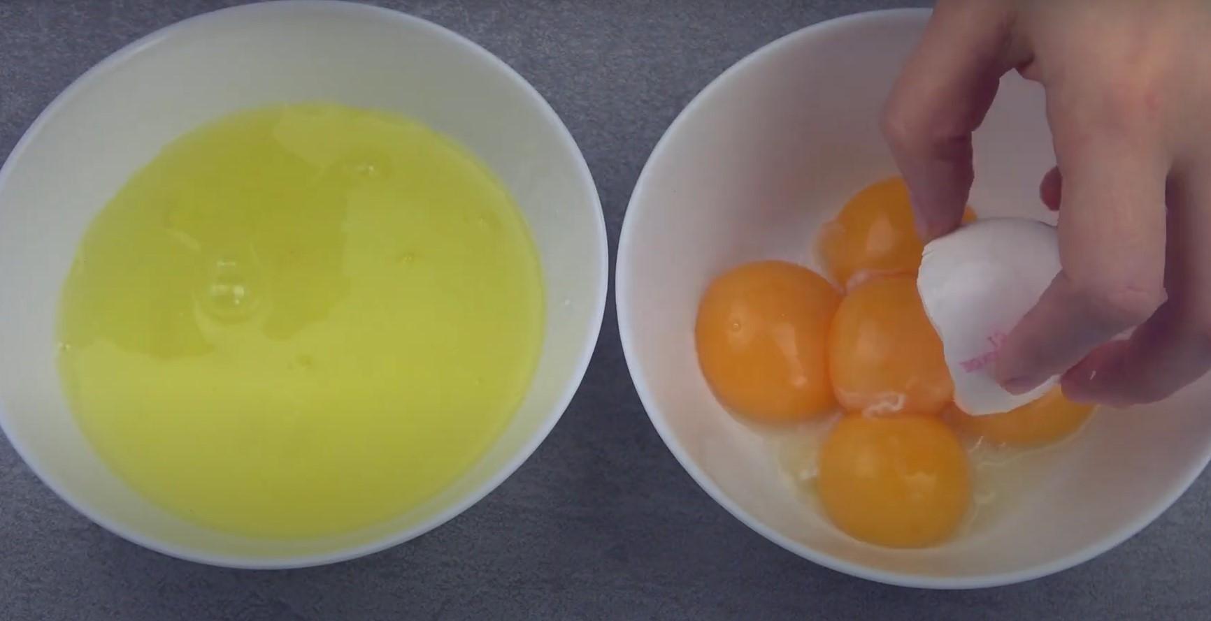 وصفة - وصفة بسيطة لكعكات عيد الفصح الهشة: عجينة مصل اللبن - الخطوة 1