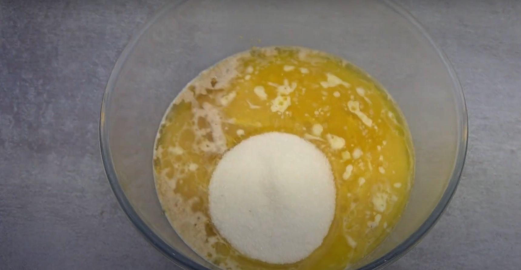 وصفة - وصفة بسيطة لكعكات عيد الفصح الهشة: عجينة مصل اللبن - الخطوة 5