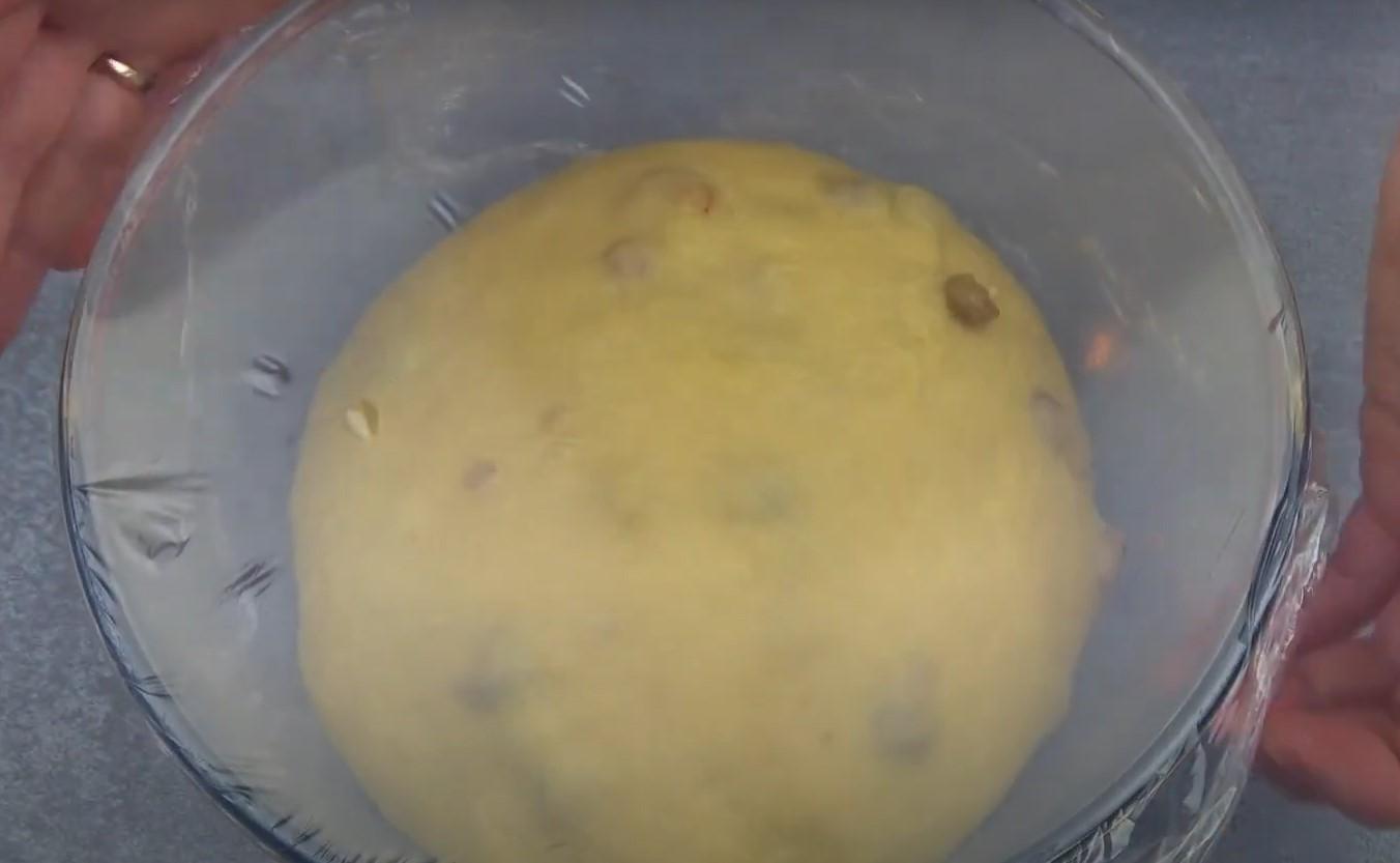 وصفة - وصفة بسيطة لكعكات عيد الفصح الهشة: عجينة مصل اللبن - الخطوة 8