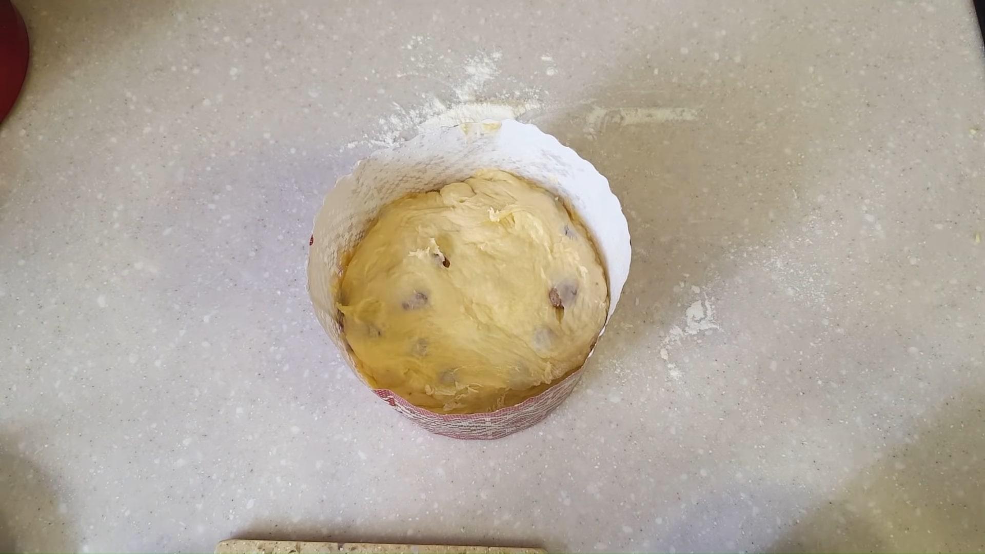 Recepta - Deliciós i fàcil pastís de Pasqua amb llevat i panses - Pas 9