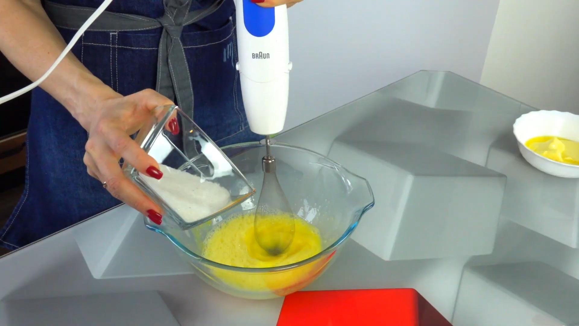 สูตรเค้กอีสเตอร์แสนอร่อย ไม่มีส่วนผสมของยีสต์ - ขั้นตอนที่ 2