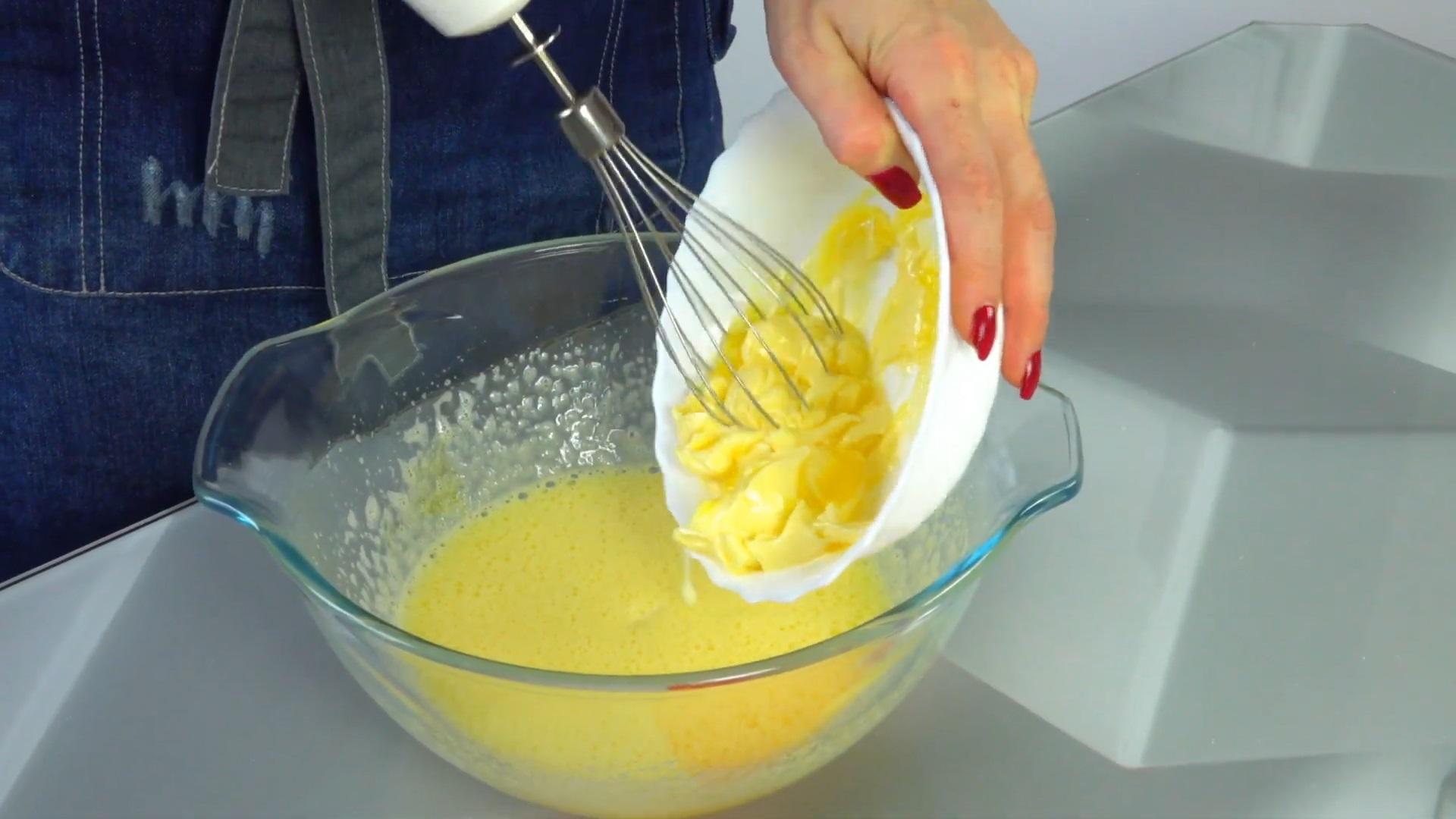 สูตรเค้กอีสเตอร์แสนอร่อย ไม่มีส่วนผสมของยีสต์ - ขั้นตอนที่ 3