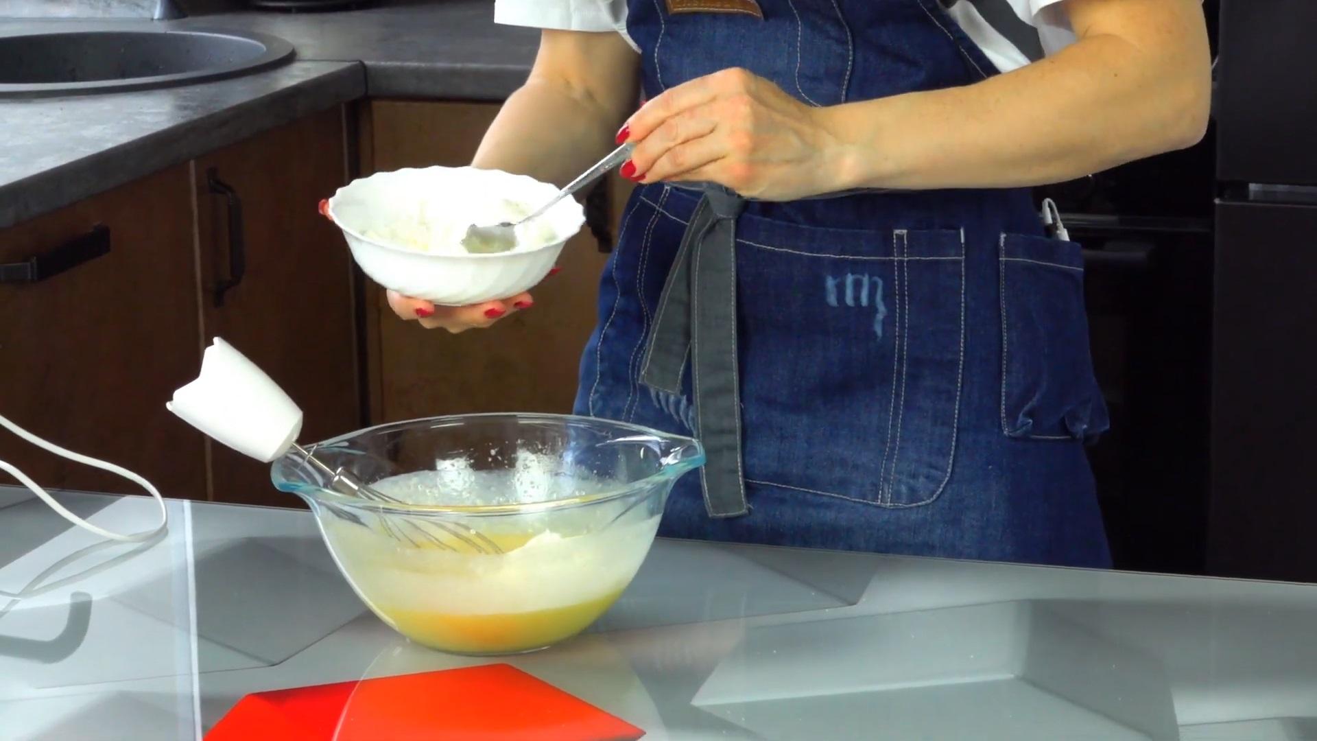 สูตรเค้กอีสเตอร์แสนอร่อย ไม่มีส่วนผสมของยีสต์ - ขั้นตอนที่ 4