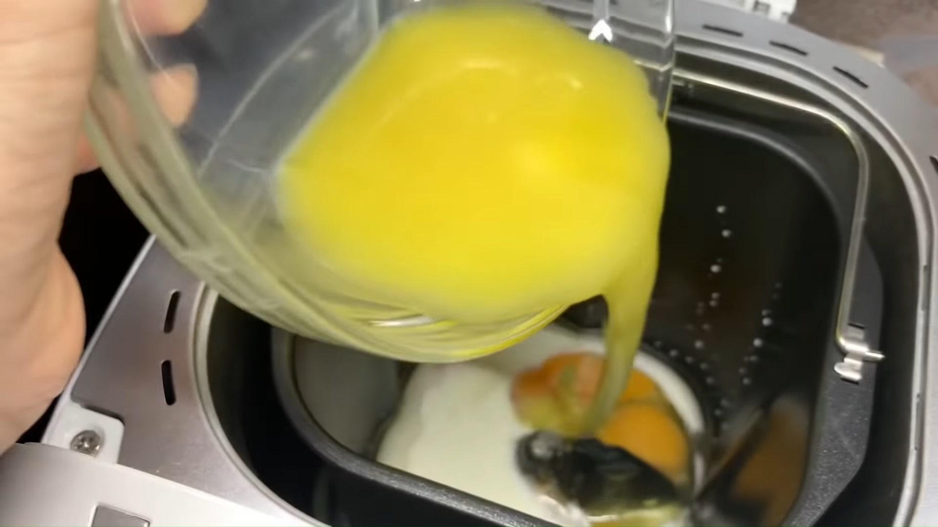 Recepta - Pastís de Pasqua farcit de llevat amb panses en una màquina de fer pa - Pas 3