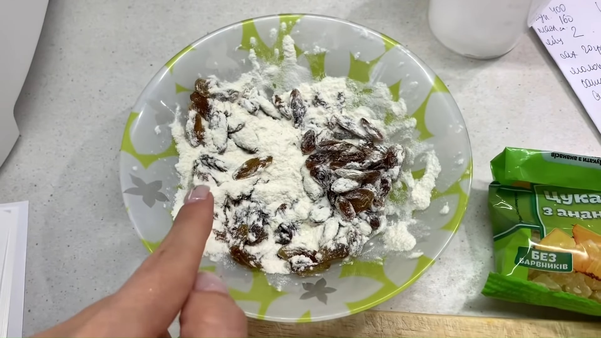 Recepta - Pastís de Pasqua farcit de llevat amb panses en una màquina de fer pa - Pas 6