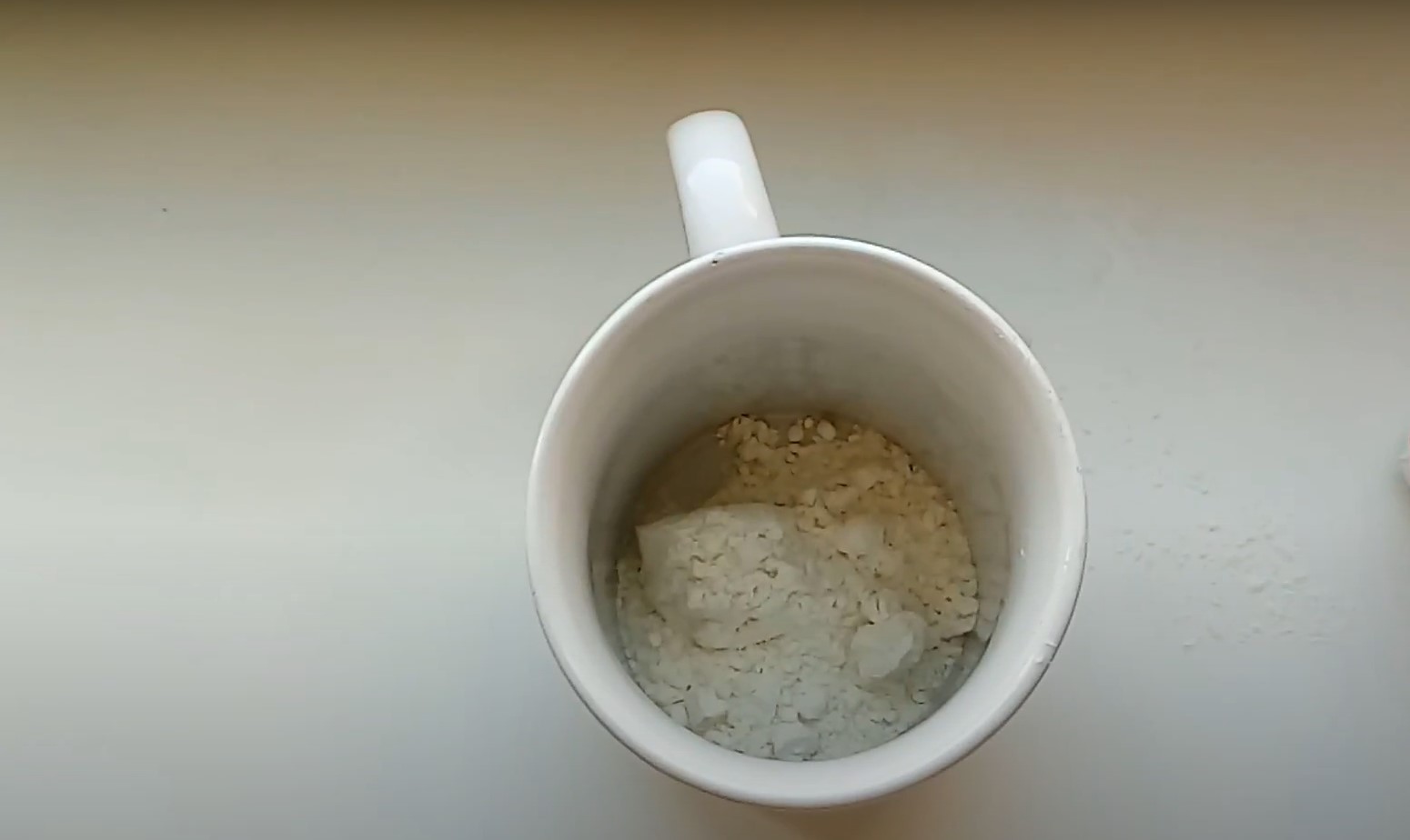 Recette - Gâteau au chocolat sans lait au micro-ondes - Étape 1