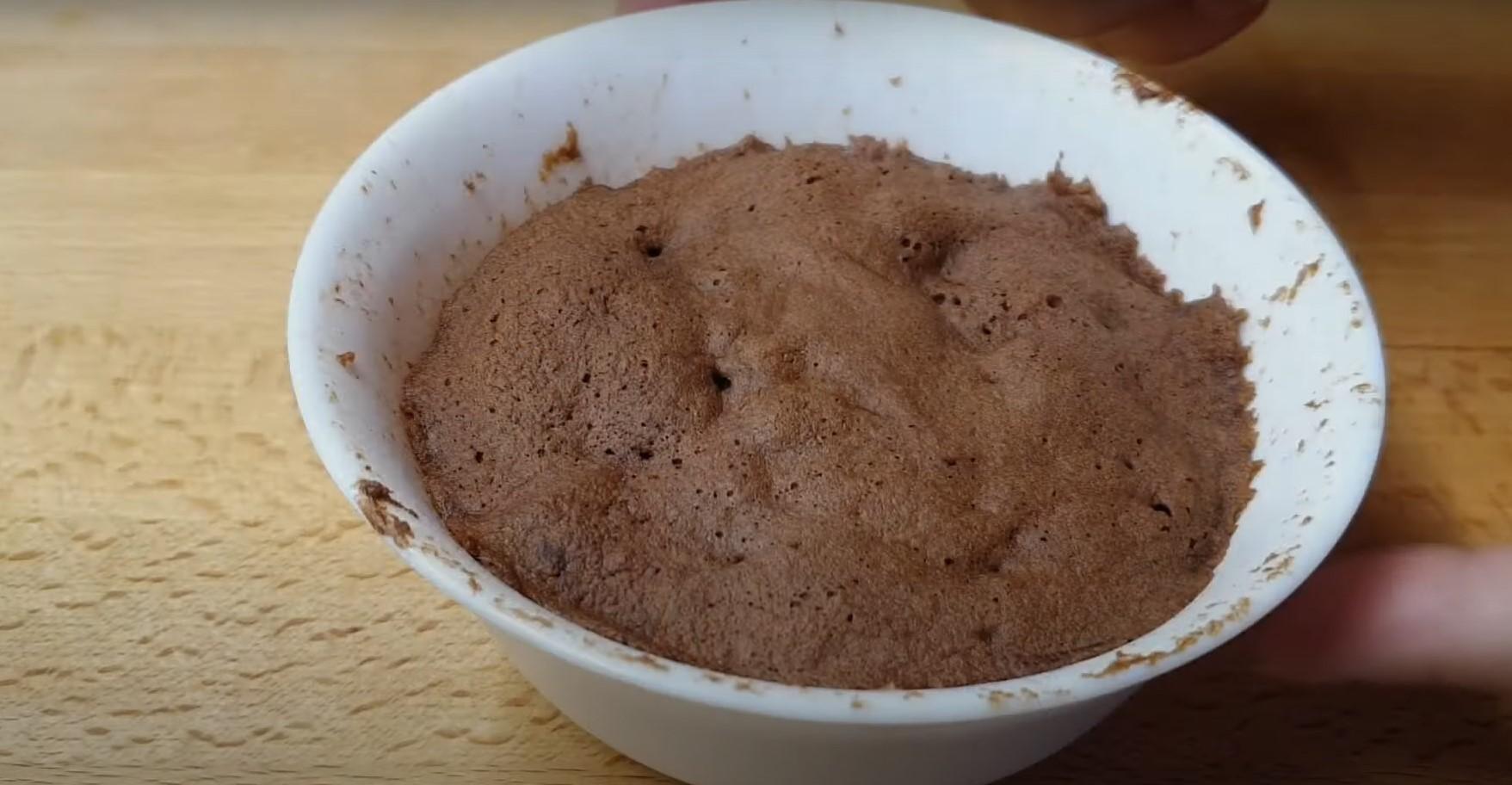 Recette - Gâteau au chocolat et à la banane au micro-ondes sans farine ni sucre - Étape 5
