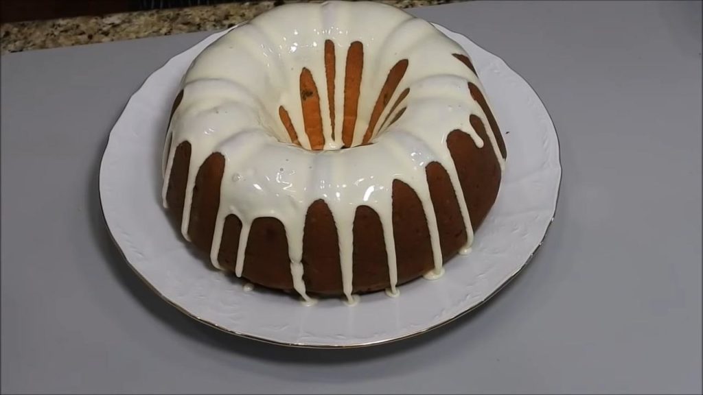 Glaçage blanc comme neige pour gâteau de Pâques à base de lait concentré - étape 3