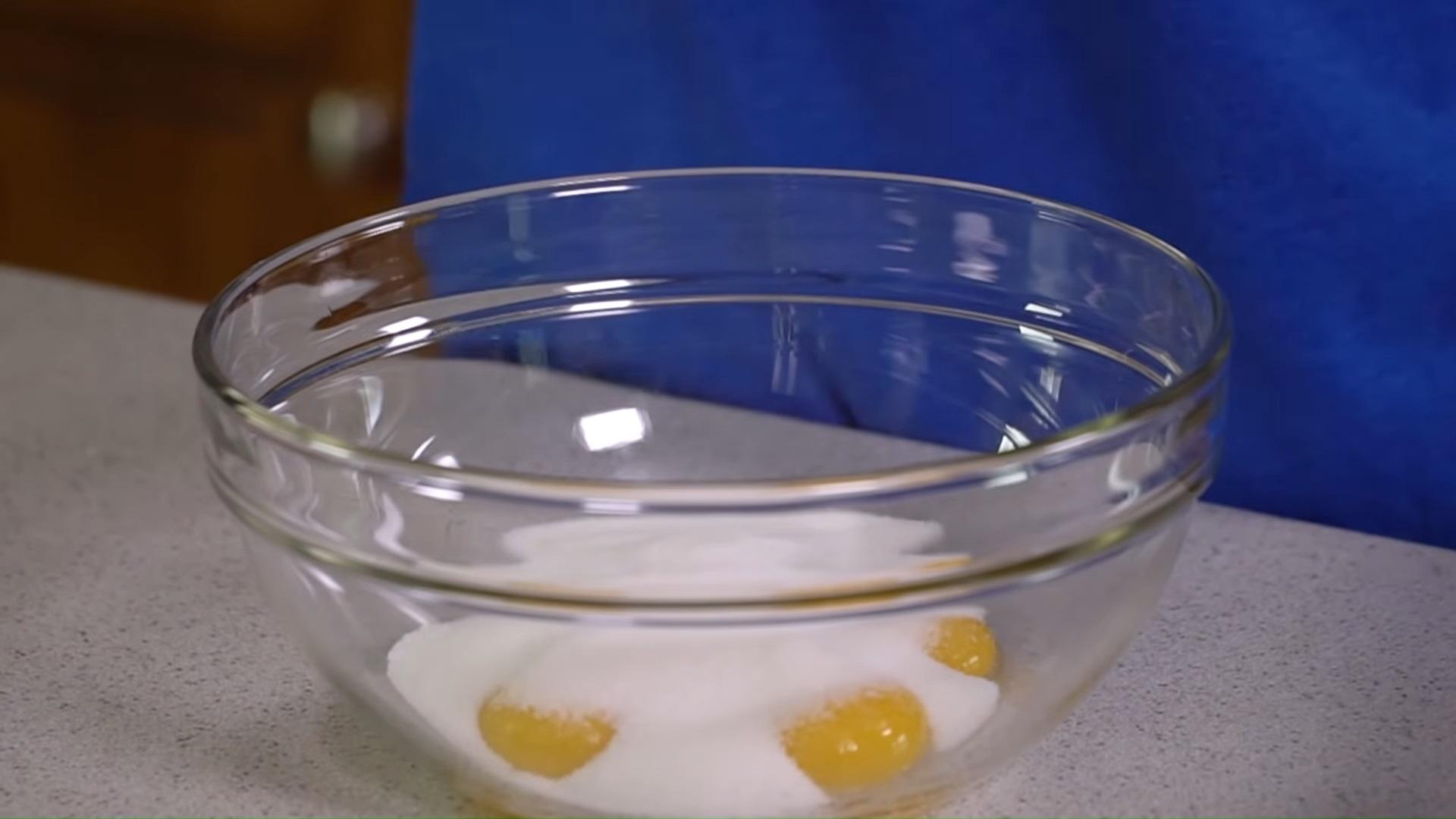 وصفة آيس كريم الفستق الإيطالي محلي الصنع - الخطوة 2