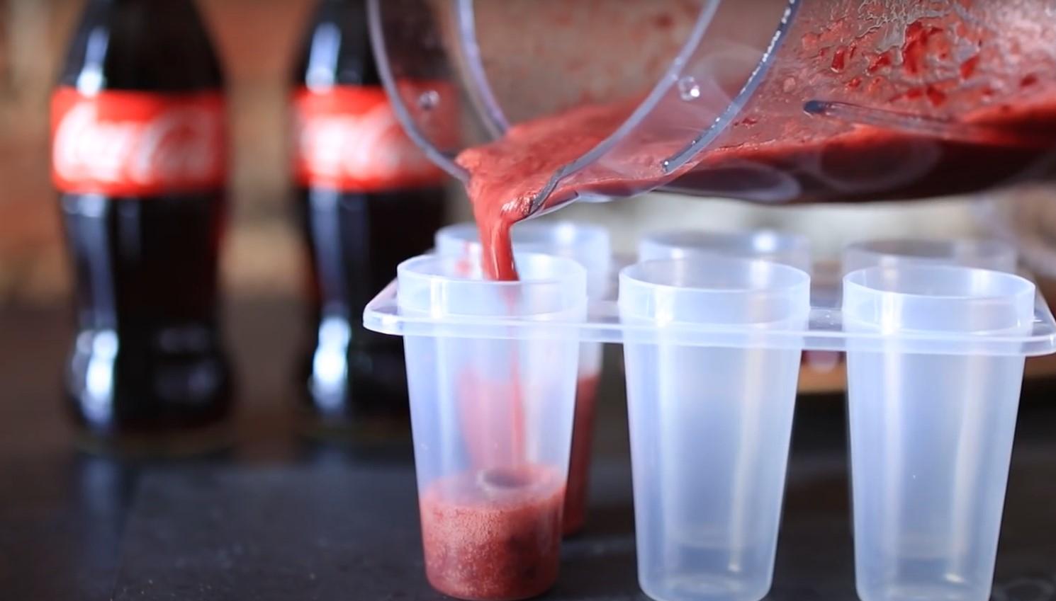 وصفة آيس كريم بنكهة الكرز والكولا - الخطوة 5