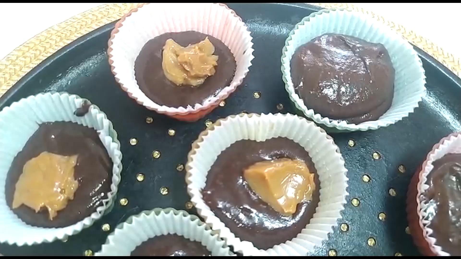 كعكات الشوكولاتة مع الحليب المكثف المغلي - الخطوة 5