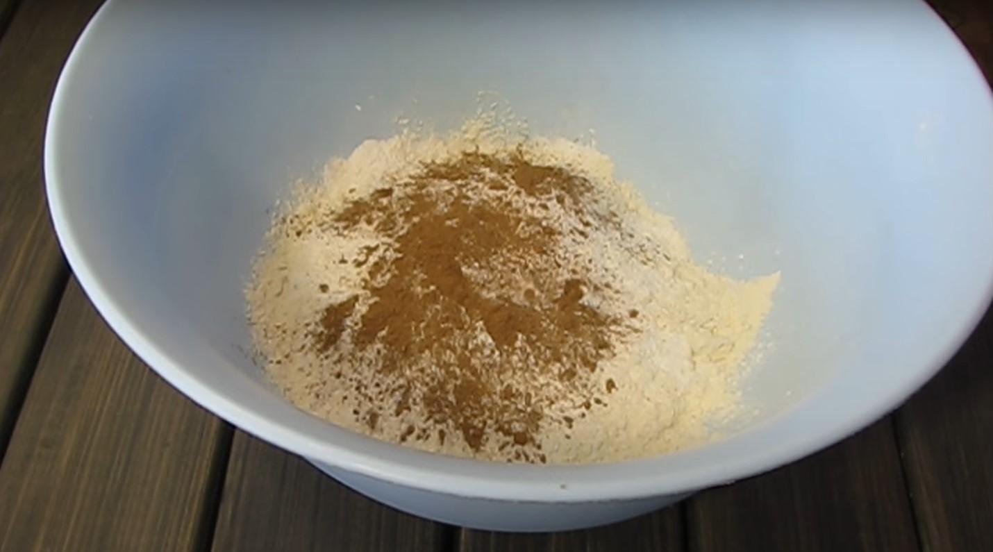 Recipe ng Apple Cinnamon Muffin - Hakbang 2