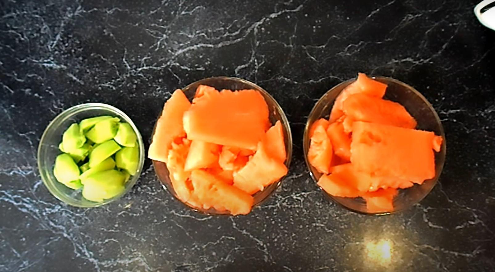 وصفة - مصاصات مثلجة منزلية الصنع في كوب: وصفة عصير البطيخ والكيوي - الخطوة 1