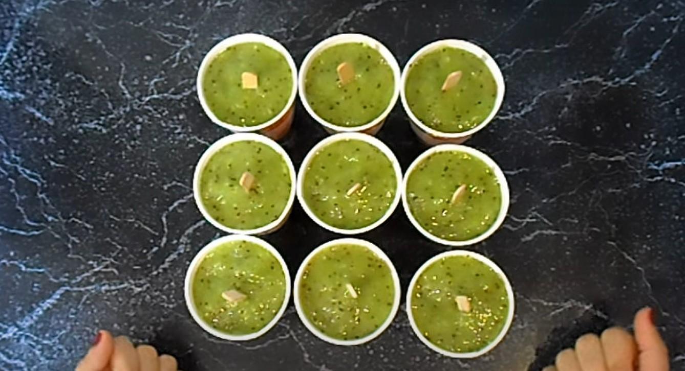 وصفة - مصاصات مثلجة منزلية الصنع في كوب: وصفة عصير البطيخ والكيوي - الخطوة 7