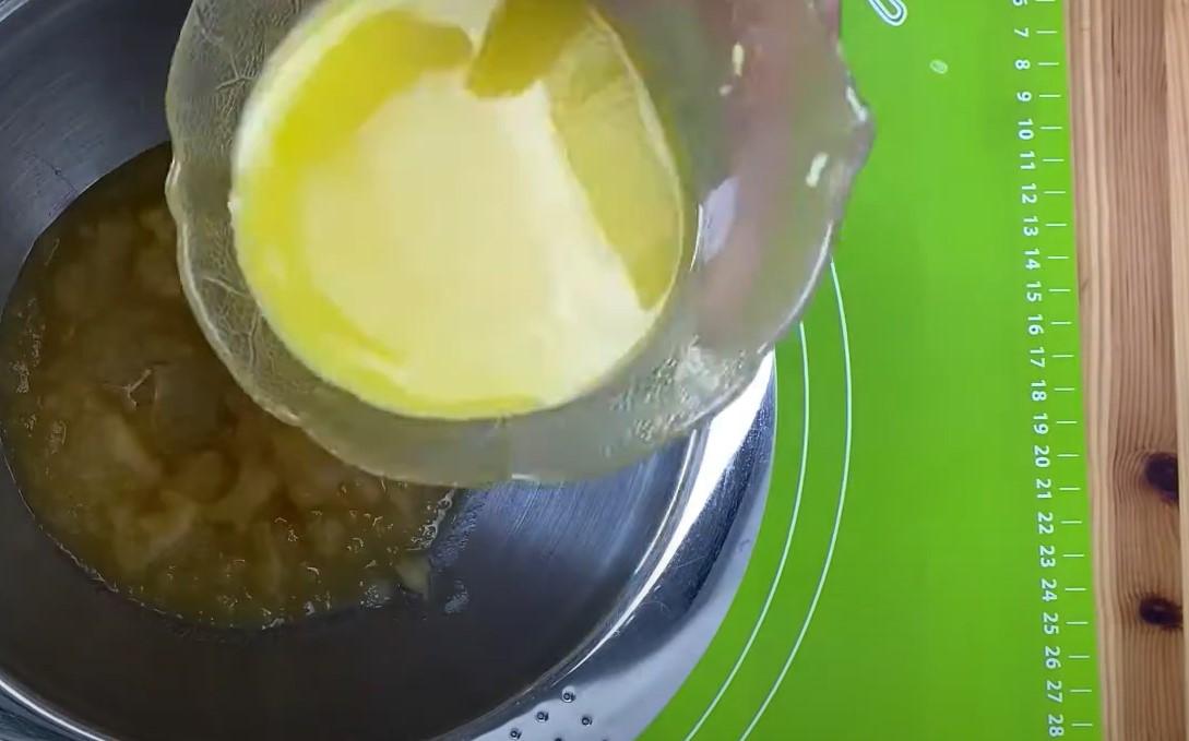 Recipe ng Applesauce Muffins na may Pasas at Walnuts - Hakbang 2