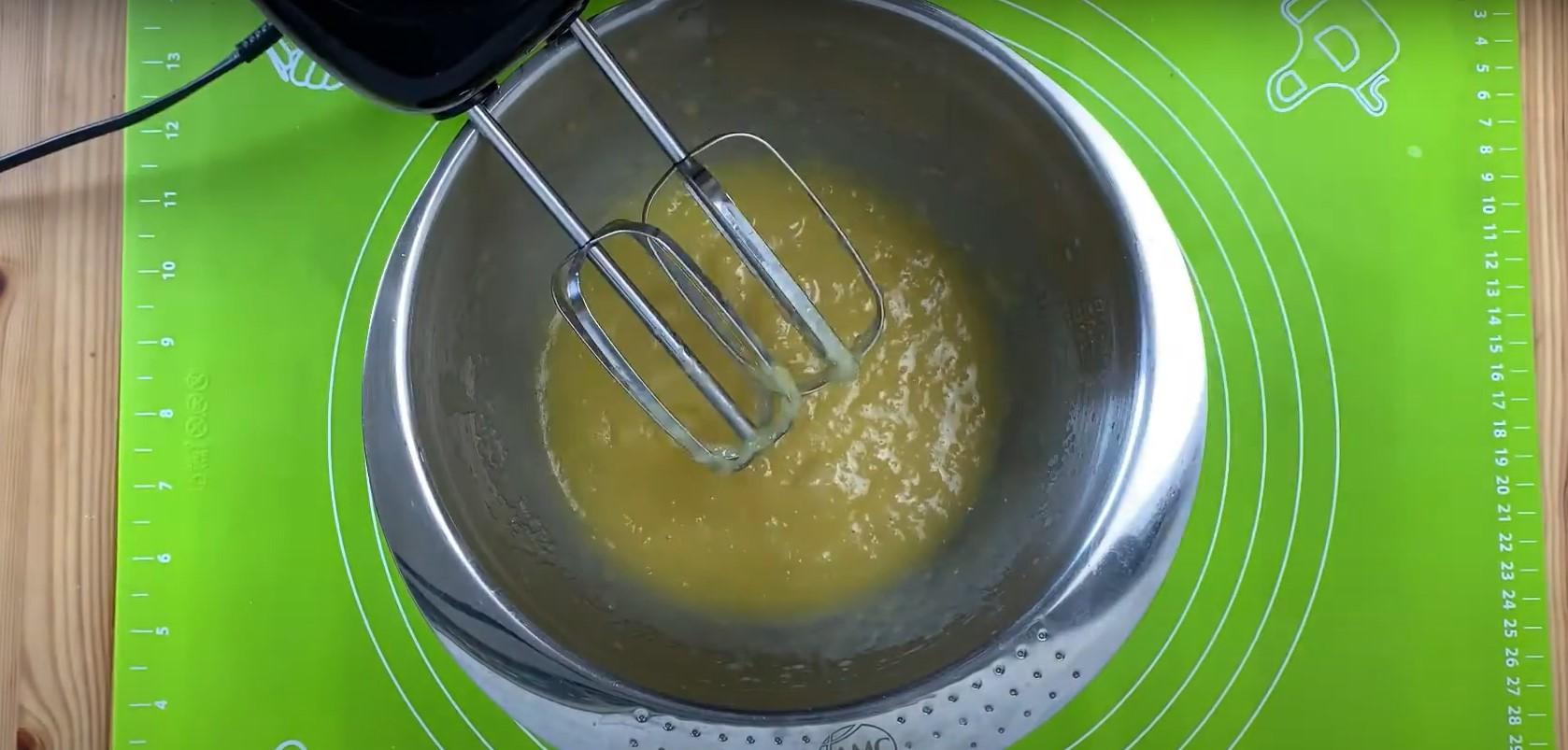 Recipe ng Applesauce Muffins na may Pasas at Walnuts - Hakbang 3