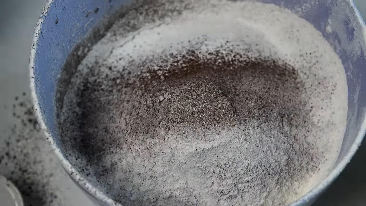 Opskrift - Chokolade-blåbærmuffins med flødeostglasur - Trin 3