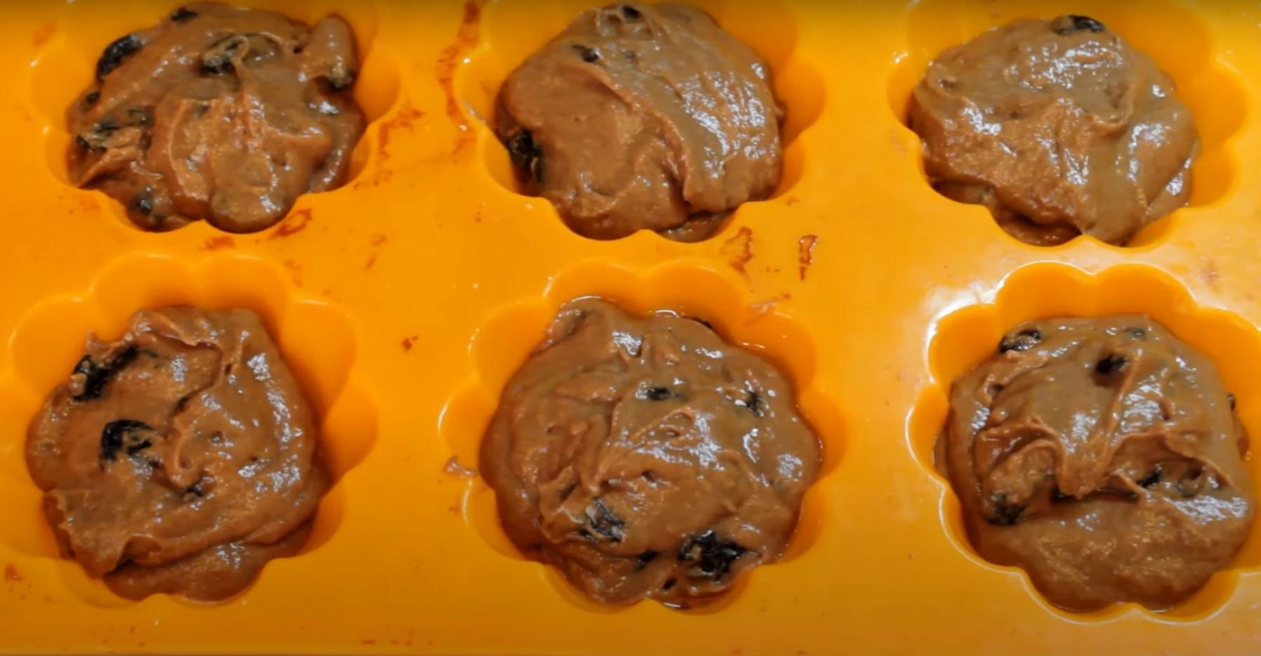 Opskrift - Chokolade-rosinmuffins - Trin 7