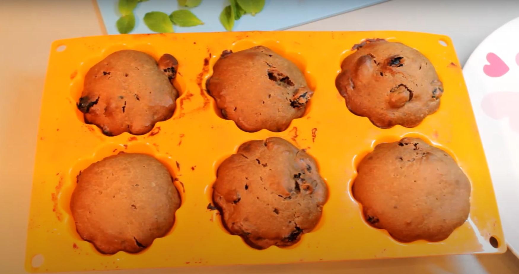 Opskrift - Chokolade-rosinmuffins - Trin 8