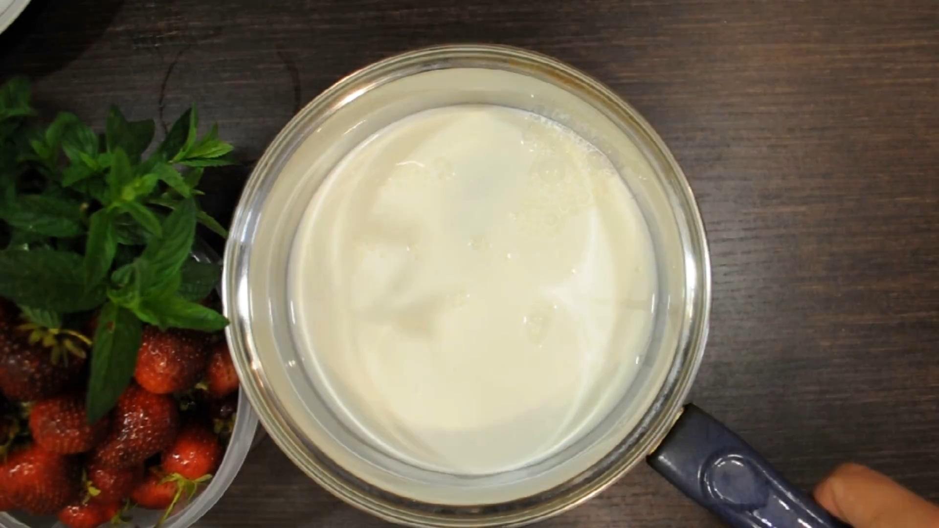 وصفة آيس كريم الفراولة والنعناع - الخطوة 2