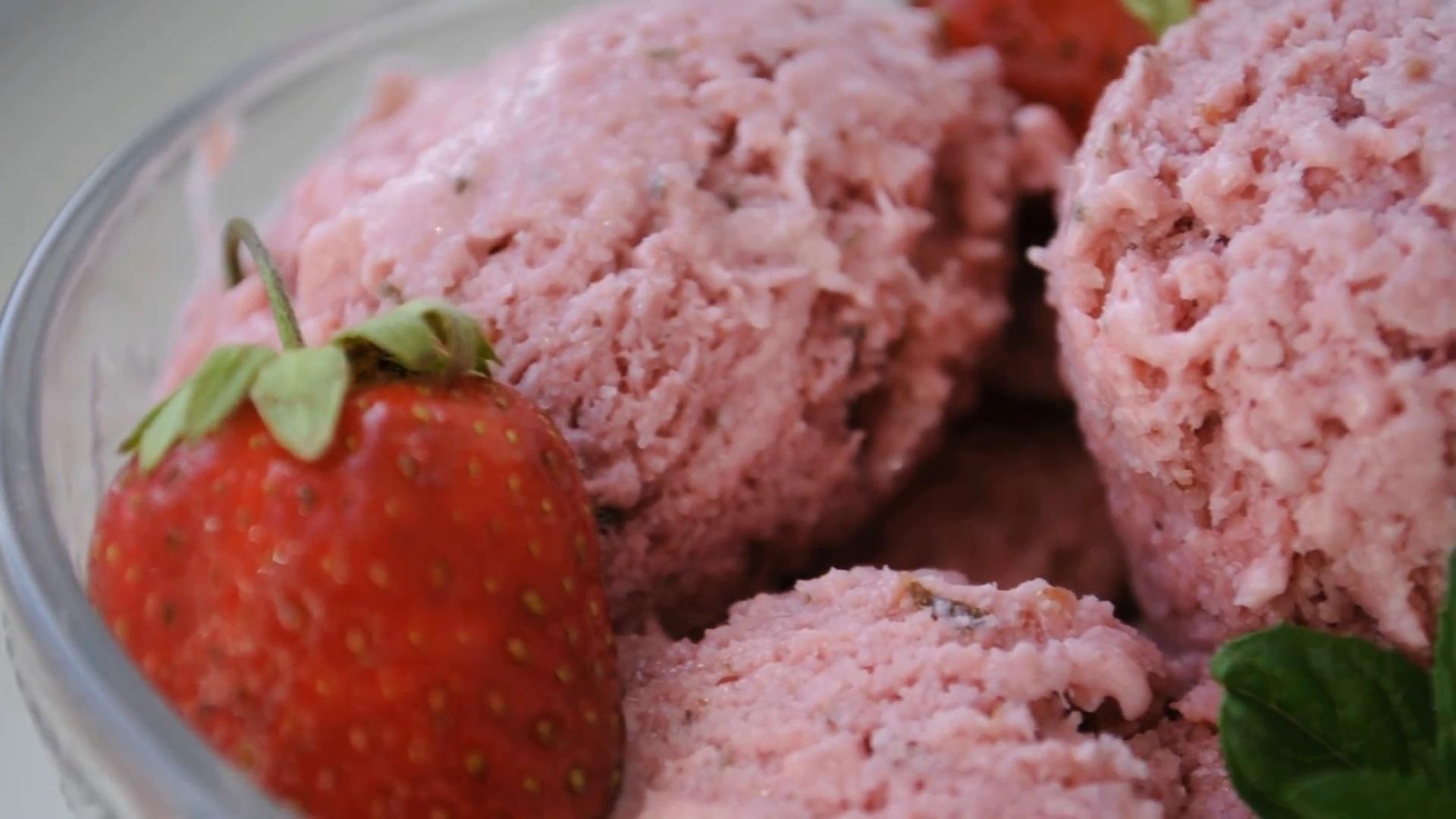 وصفة آيس كريم الفراولة والنعناع - الخطوة 7