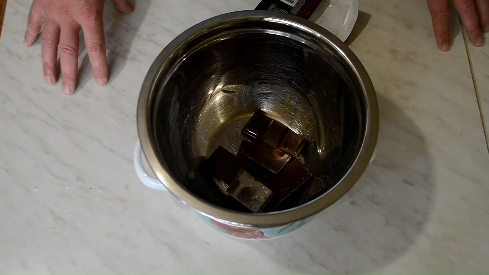 Opskrift på chokolade- og solbærmuffins - Trin 1