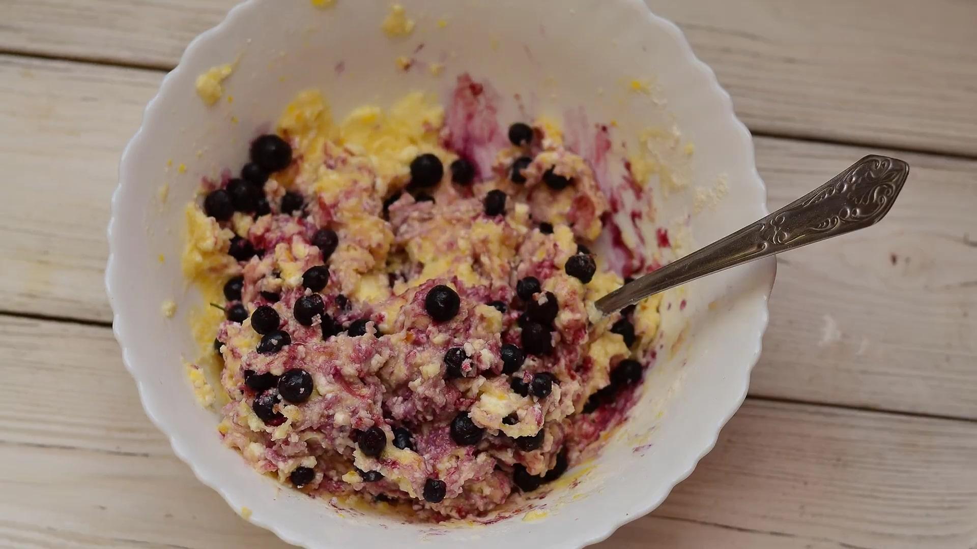 Opskrift - Blåbær- og mandelcheesecakemuffins - Trin 4