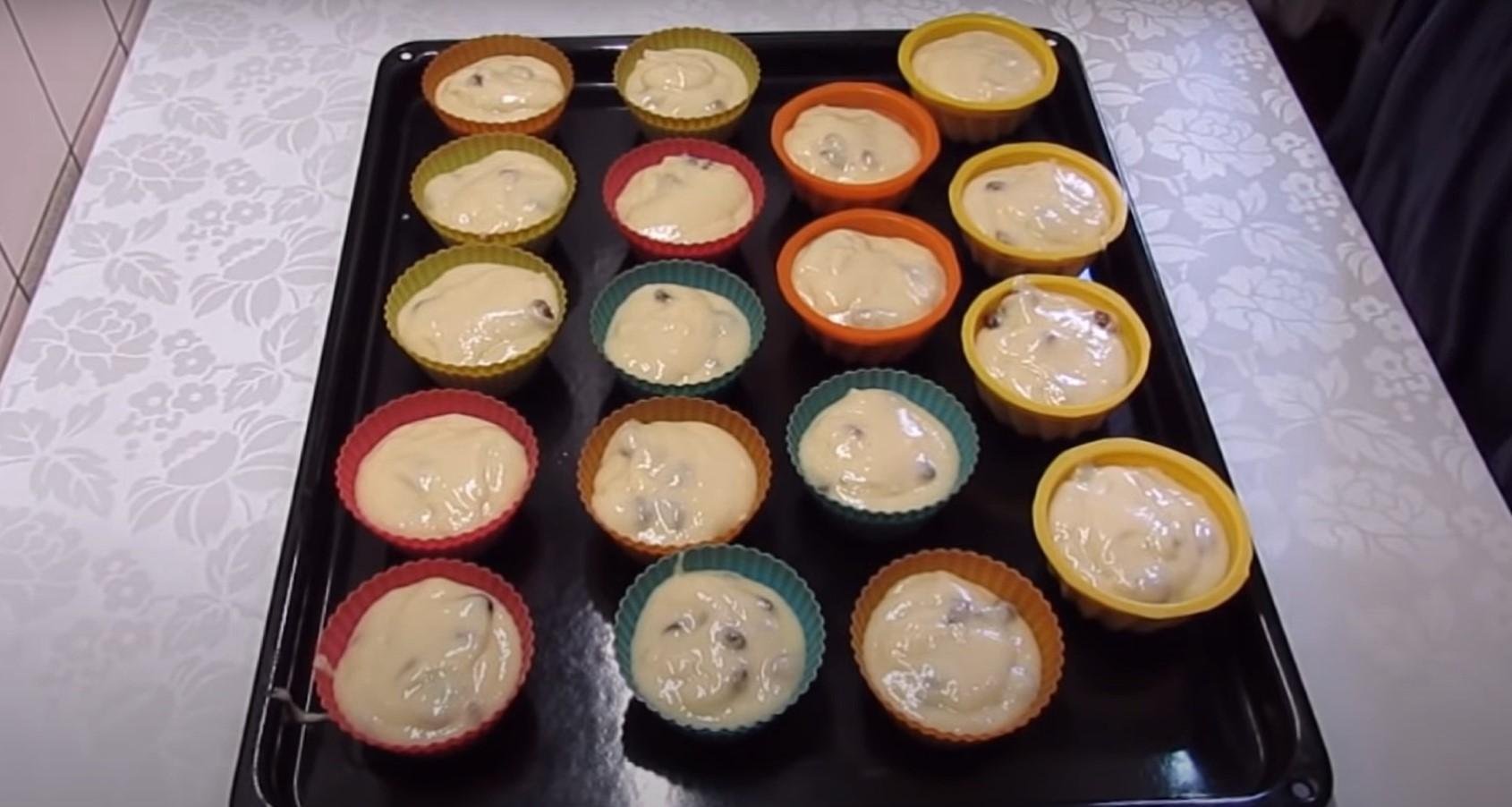 Opskrift - Ovnbagte kefirmuffins med rosiner - Trin 8