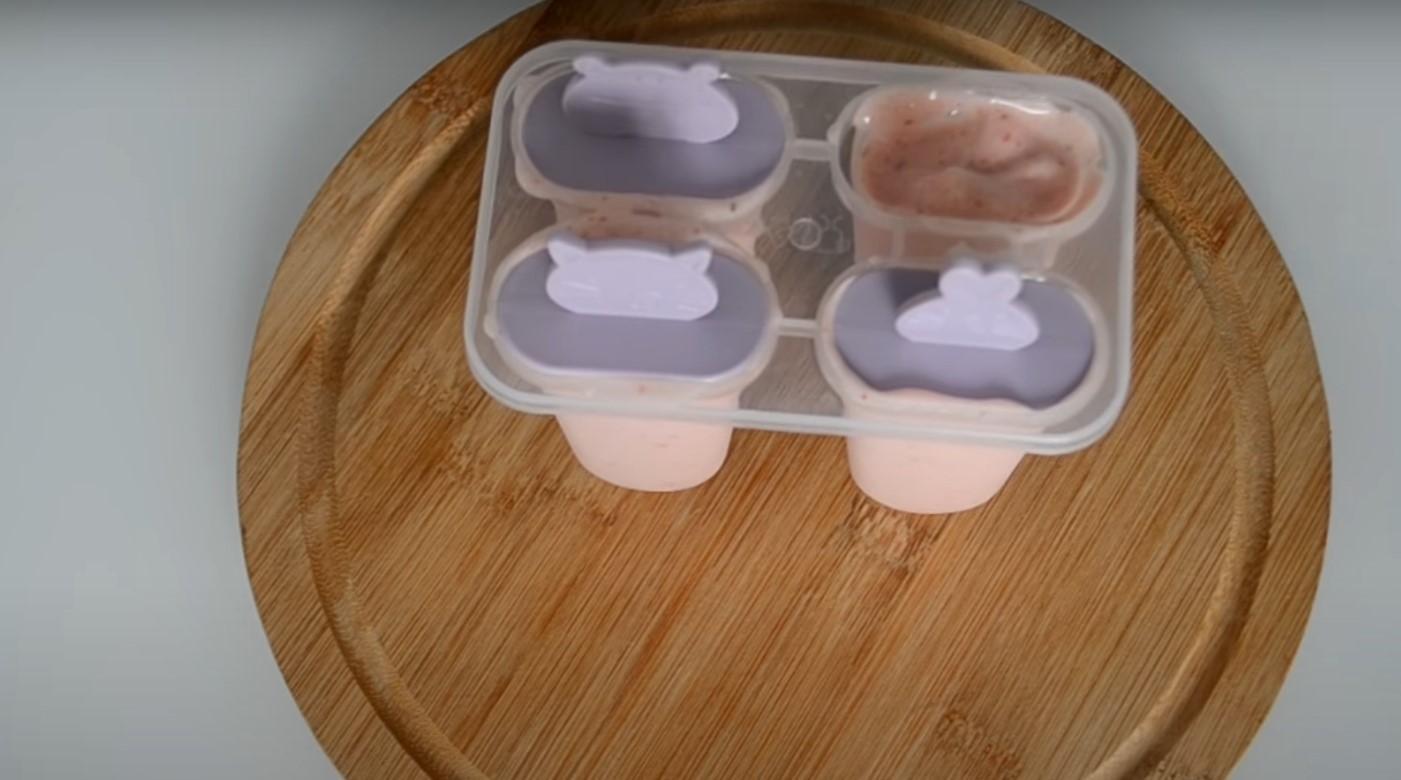 وصفة - مصاصات مثلجة بالموز والفراولة - الخطوة 6