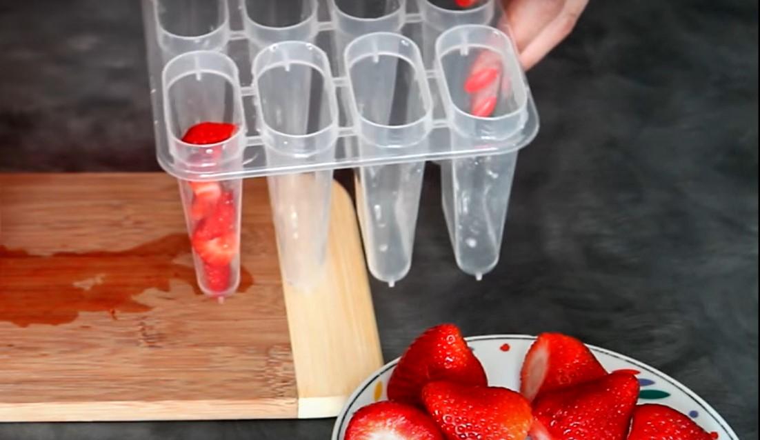 وصفة - مصاصات الفاكهة مع قطع الفاكهة - الخطوة 3