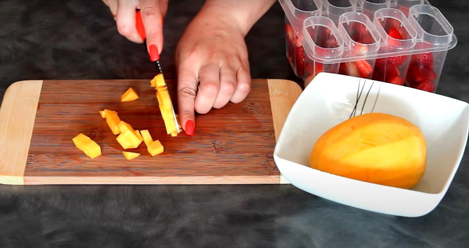 وصفة - مصاصات الفاكهة مع قطع الفاكهة - الخطوة 4