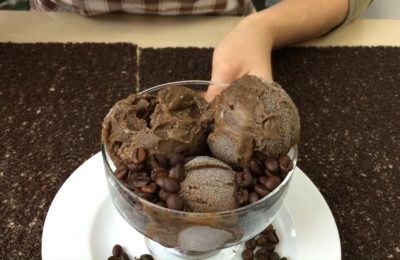 آيس كريم منزلي الصنع يحتوي على 20% كريمة - صورة