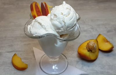 Hausgemachtes Joghurt-Sahne-Eis – Foto