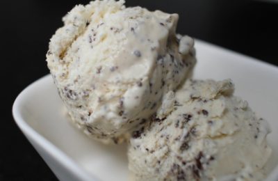 آيس كريم ستراتشياتيلا محلي الصنع - صور