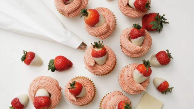 Erdbeer-Cupcake-Dekorationsideen – Foto 10